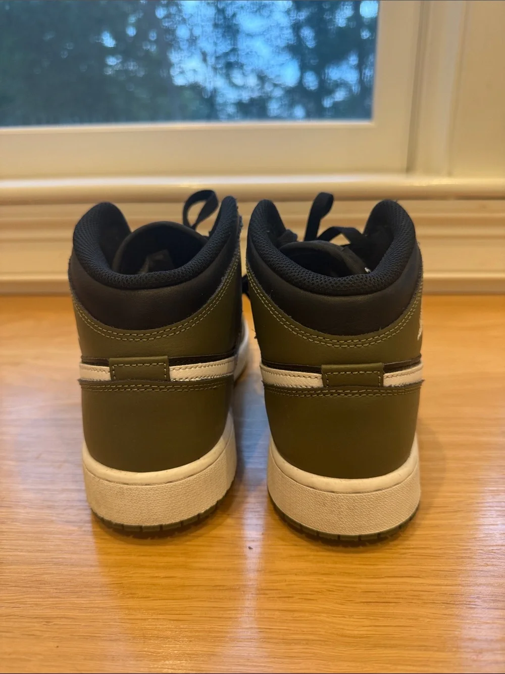 Nike Kids Olive Green Black White Air Jordan 1 Mid-Top Sneakers